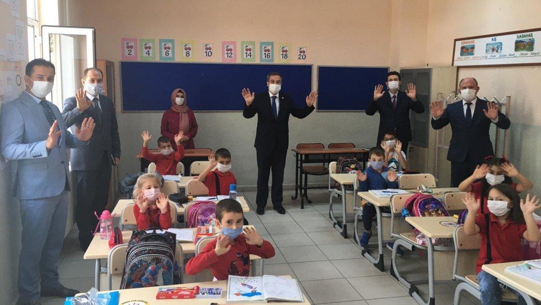 İl Milli Eğitim Müdürümüz Sayın Dr. Önder Arpacı Atatürk İlkokulunu ziyaret etti