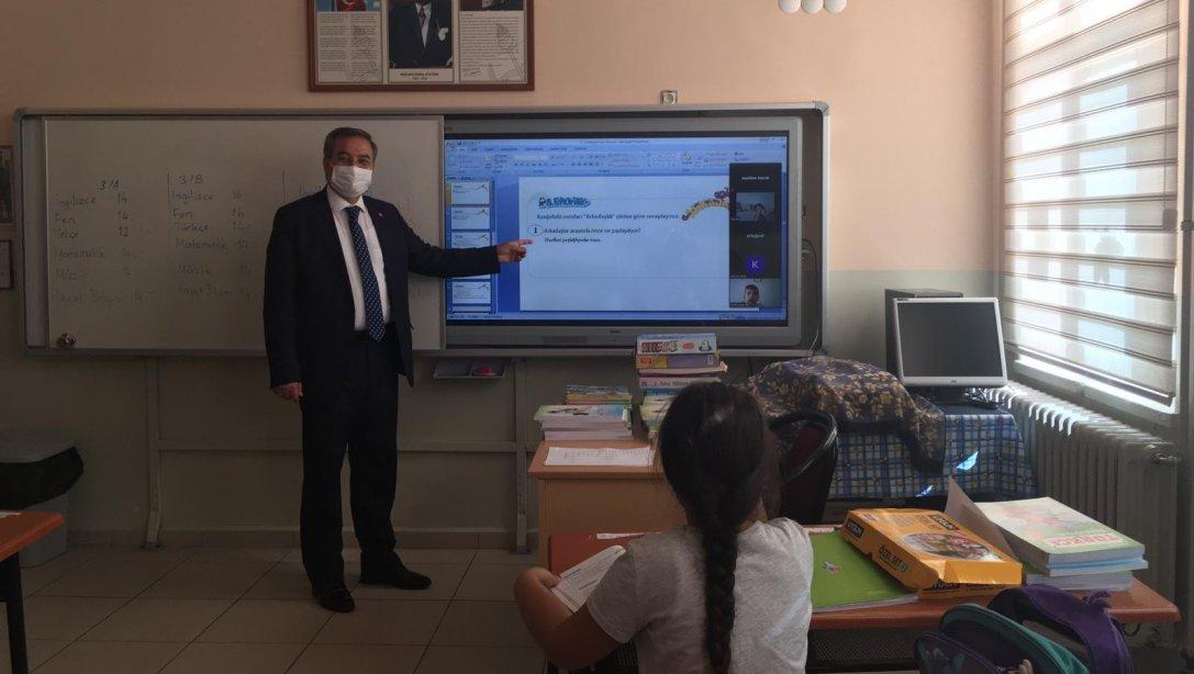 İl Millî Eğitim Müdürümüz Sayın Dr. Önder Arpacı, Lalapaşa Atatürk ilkokulu EBA Destek Noktasını ziyaret etti.
