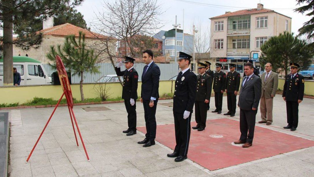 İlçemizde, 18 Mart Çanakkale Zaferi ve Şehitleri Anma Günü dolayısıyla çelenk sunma töreni gerçekleştirildi. 